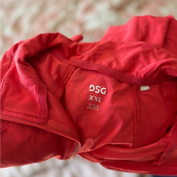 DSG Bold Red Sweatshirt XXL - Picture 1 of 4